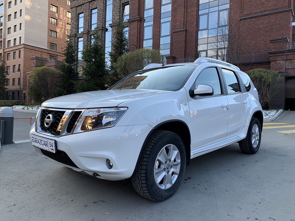 Nissan terrano белый